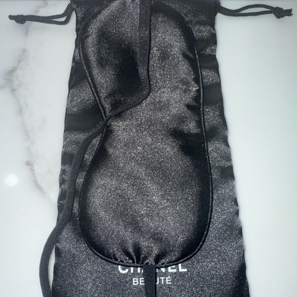 New CHANEL Elegant Black Sleep Mask - Picture 5 of 9